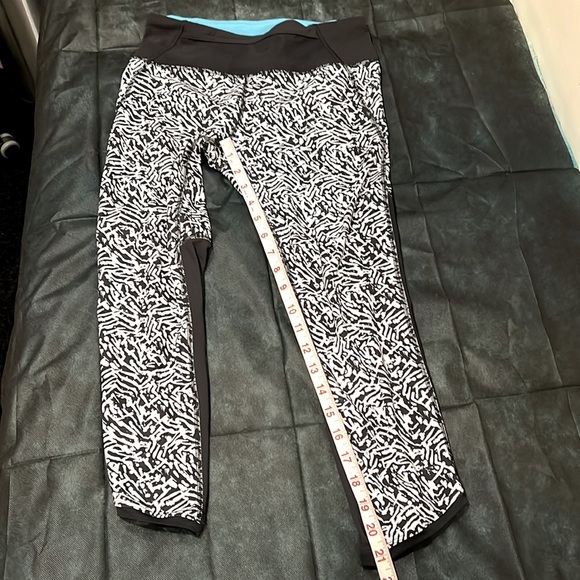 🔥Lululemon Black and White Leggings🔥 - Picture 4 of 6